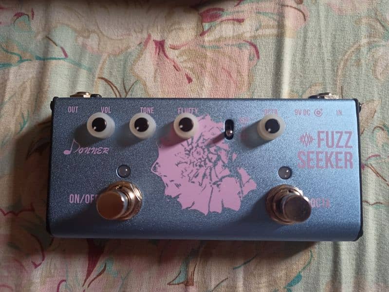 Donner Fuzz Seeker Guitar and Bass Effect Pedal (IMPORTED) 4
