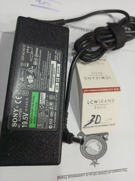 Sony AC Adapter 19.5V 0