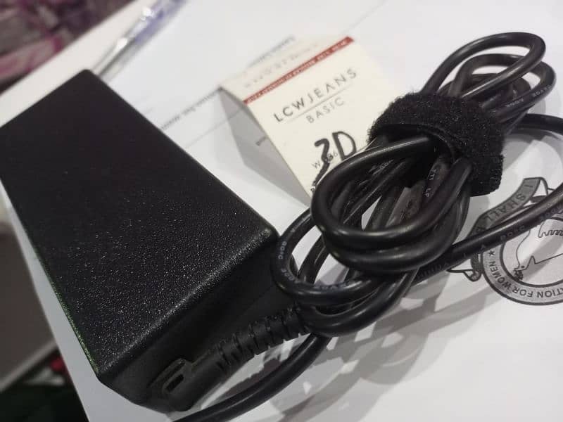 Sony AC Adapter 19.5V 3