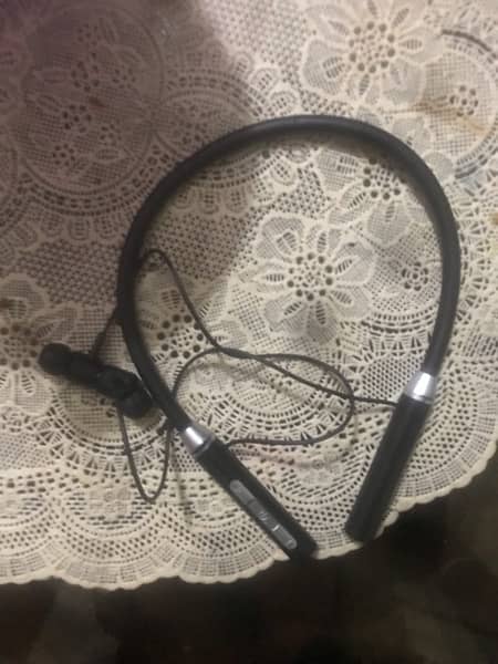 wireless headphones neckband 0