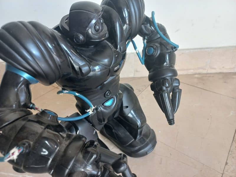 Robot , Works With Remote And Mobile App , With Minor Fault 0