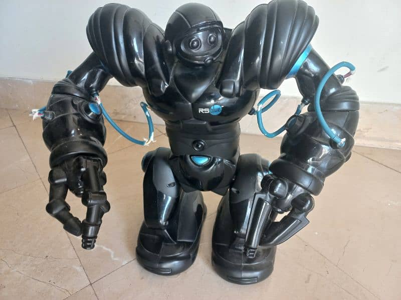 Robot , Works With Remote And Mobile App , With Minor Fault 5
