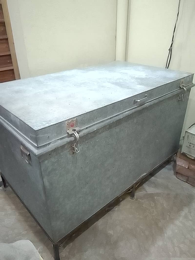 5ft Iron Trunk With Stand (Loohe Ki Paytti With Stand) For Sale. 0