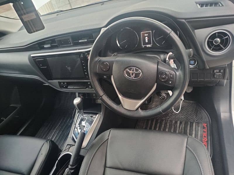 Toyota Corolla Altis Grande X 1.8 automatic cvt Black interior 4