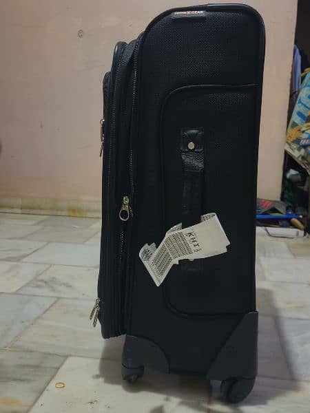 suit case bag available for sale cash on delivery all over Pakistan 7