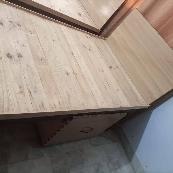 Selling 2 Chokies bed with two big size storge space without mattress. 3