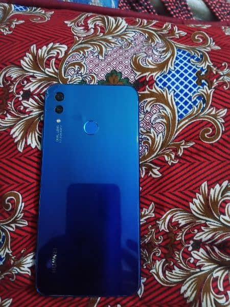 Huawei Nova 3i.    4/128 with box call 03254847877 3