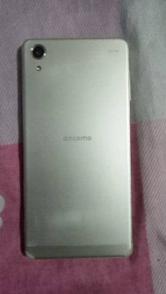 Sony Docomo Xperia X Smart Mobile SO-04H Golden 1