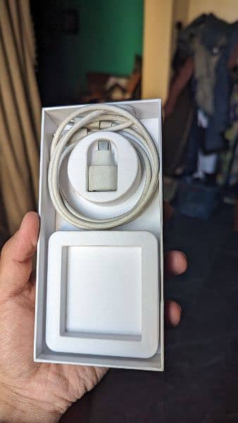Pixel 6 Great Conditions with box charger and multiple covers 7