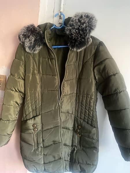 new warm puffer jacket green size small to medium 3