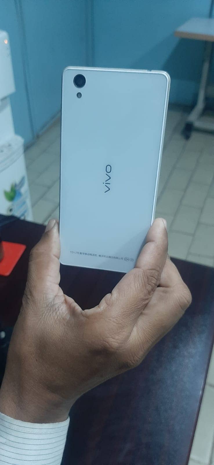 VIVo Y51A Lush Condition Mobile With Box & Cahrger 3
