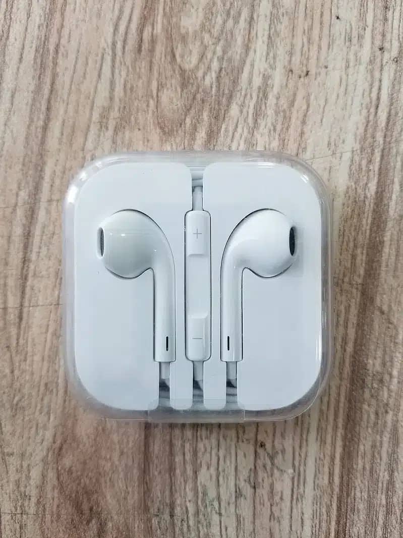 Apple EarPods With Remote and Mic Wired Earphone - White 0