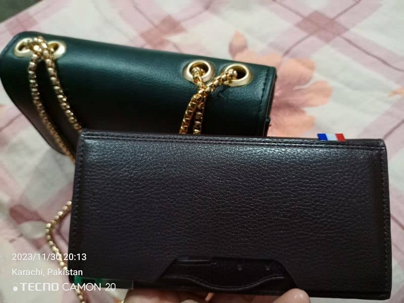 Ladies hand bag or wallet are available for sale 7