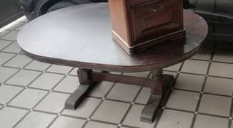 dinning table in new condition heavy material diyar wood