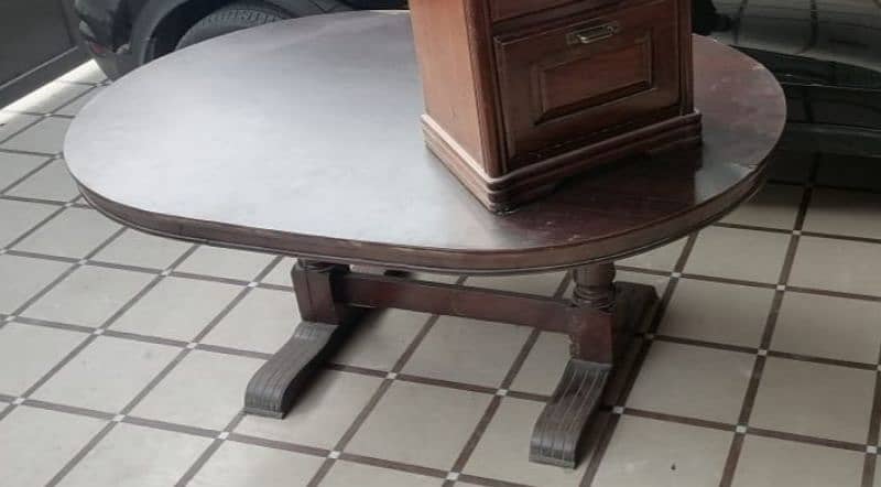 dinning table in new condition heavy material diyar wood 1