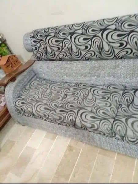 5 Seater Sofa For sale In good condition 0