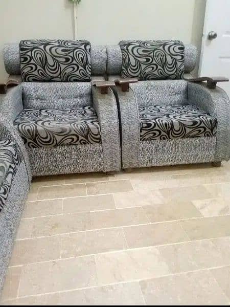 5 Seater Sofa For sale In good condition 1