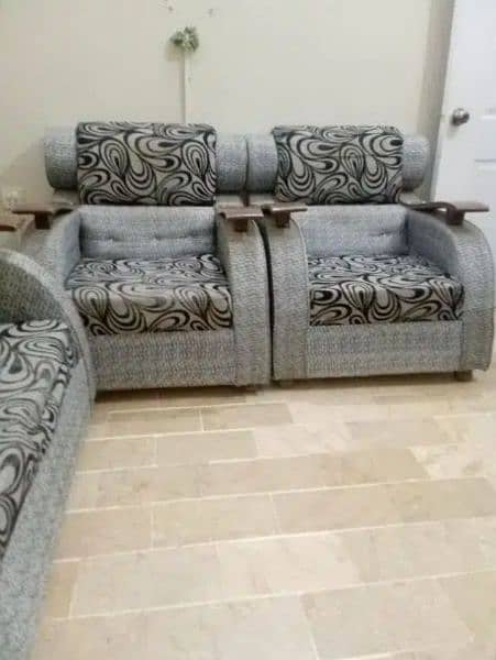 5 Seater Sofa For sale In good condition 2