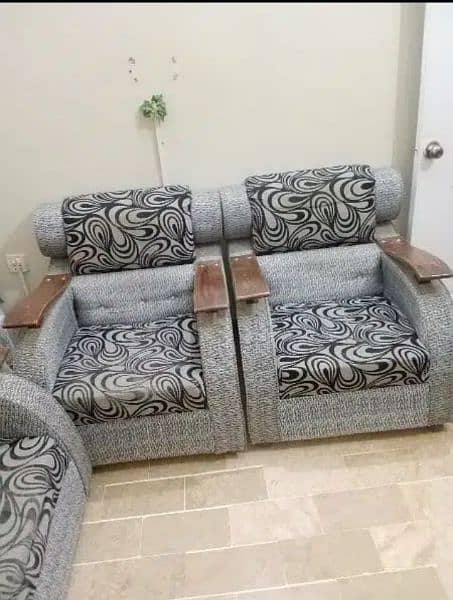 5 Seater Sofa For sale In good condition 3