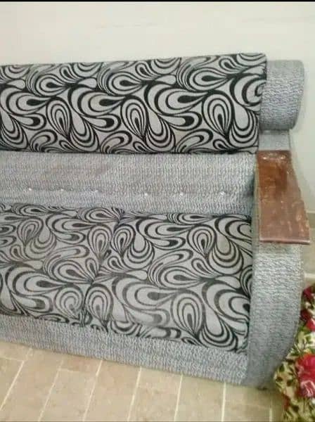 5 Seater Sofa For sale In good condition 4