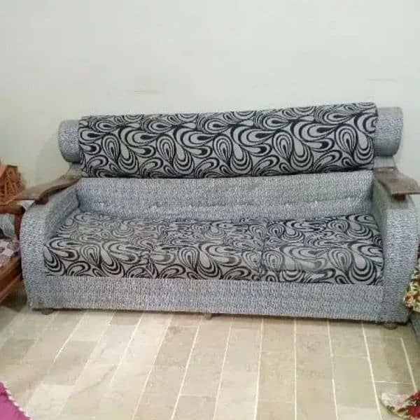 5 Seater Sofa For sale In good condition 5