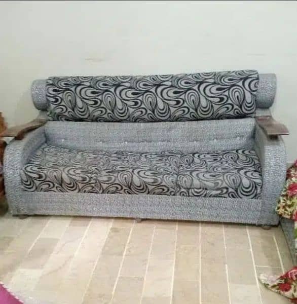 5 Seater Sofa For sale In good condition 6