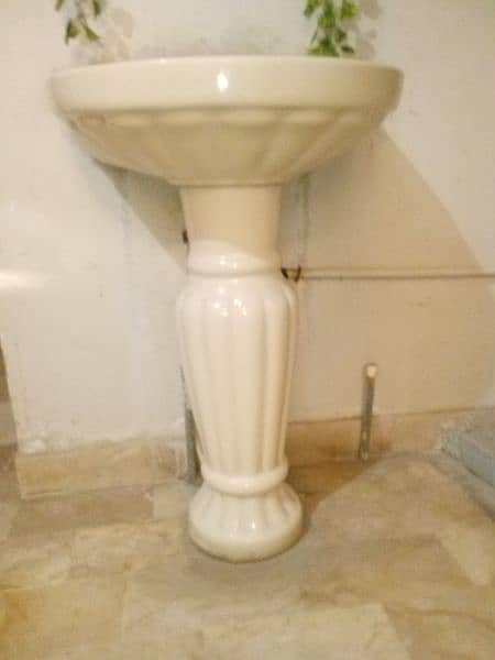 Wash basin for sale in good condition baki ap pic me dekh saktay ha 1