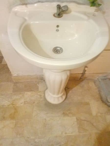 Wash basin for sale in good condition baki ap pic me dekh saktay ha 2