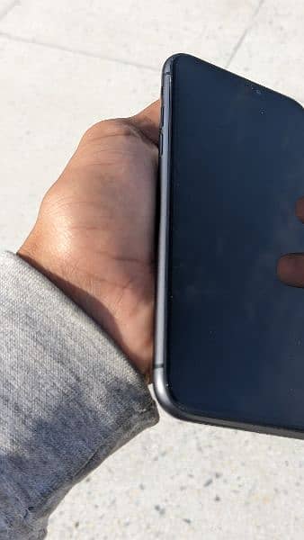 iphone11 64gb black   came from uk 3
