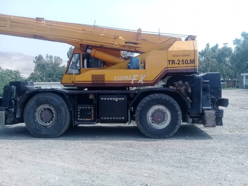 25 ton Tadano crane (4X4)  for sale in Excellent condition 2