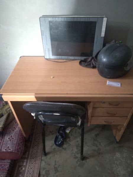 office Table saf condition 0