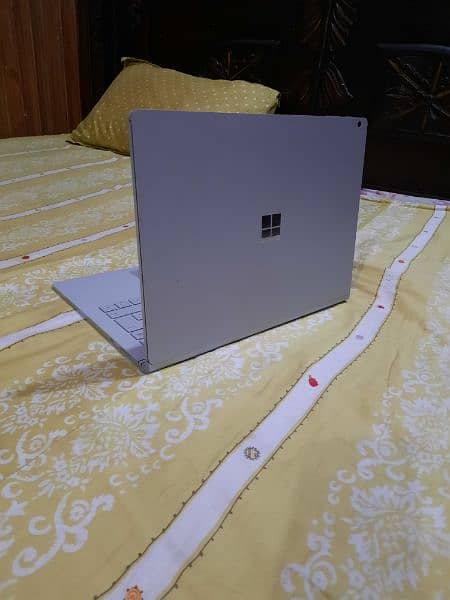 Microsoft surface Book 4k Touch Display very good Battery Backup 5