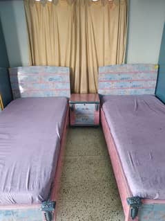 2 single bed with side table 0