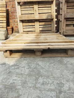 Wood pallets solid wood, special made for goats also use ase floor bed