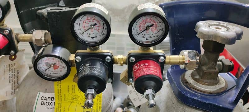 CO2 gas regulator primiri and secondry  and CO2 cylinders 03158409862 5