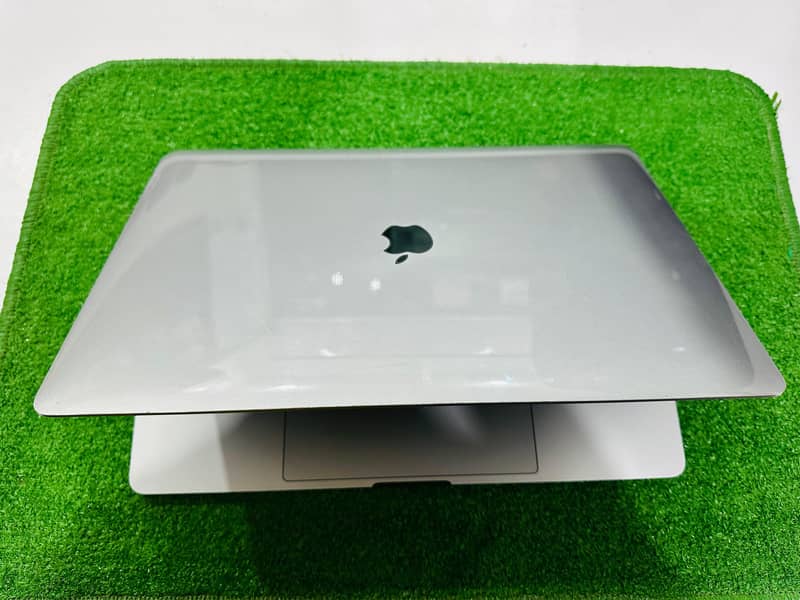 Apple Macbook PRo 2017 Core i7 1