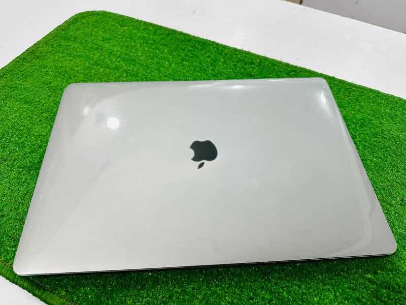 Apple Macbook PRo 2017 Core i7 2