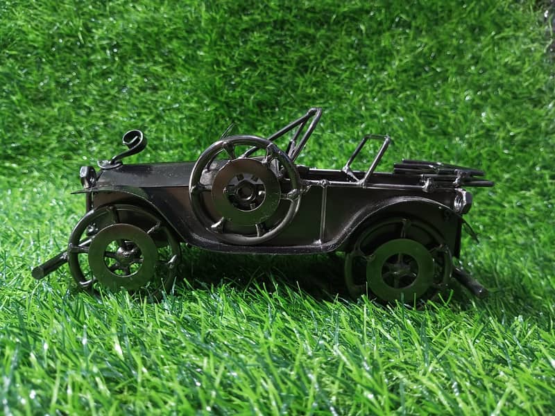 Gorgeous showpiece car, made with metal 2