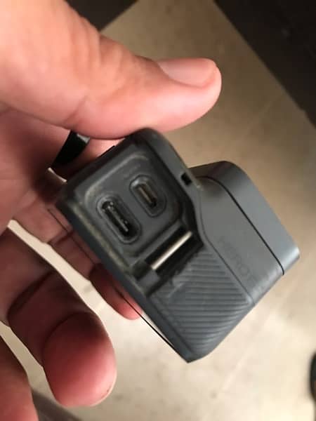 GoPro hero 6 with memory card and selfie stick 2