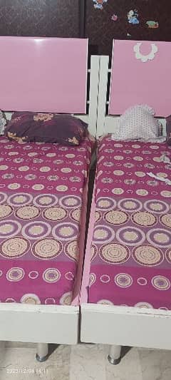 Twin Bed Set in Mint Condition