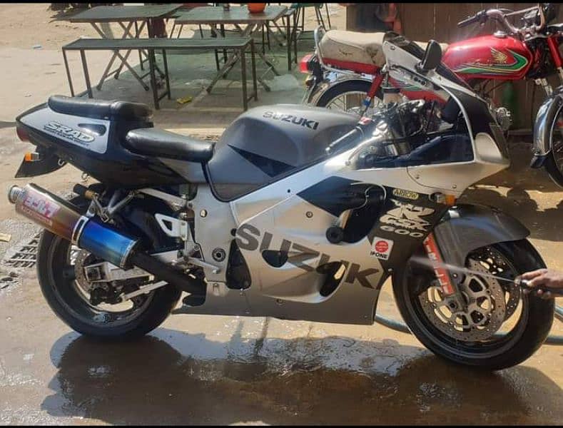 SUZUKI SRAD LIMITED EDITION (GSXR 600CC) 2