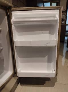 Dawlance 8cubic feet fridge with freezer