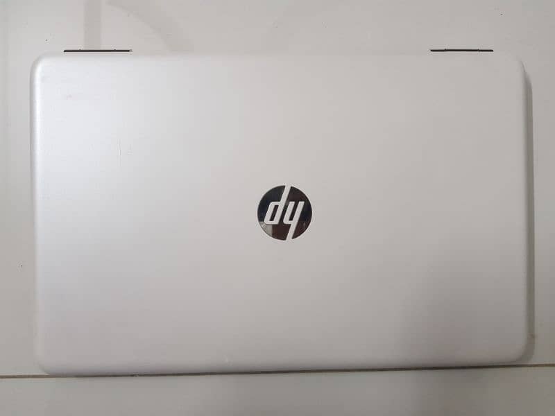 Super white silver hp pavilion15/core i5 7th gen/ 4gb/320gb/hd 620/FHD 0