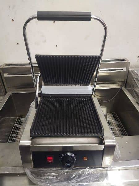 fryers 16 liter, charcoal grill. pizza oven 7