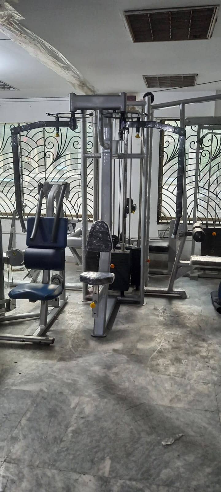 Power Rack Smith Trainer functional gym setup dumbbell treadmill plate 11
