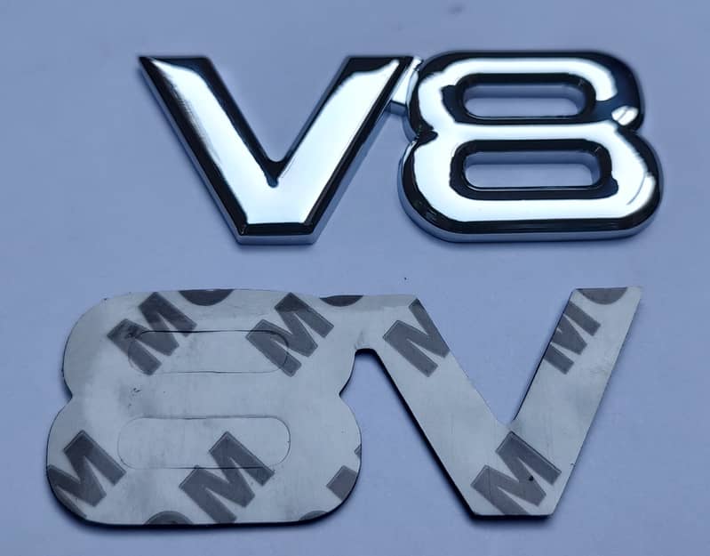 V8 land cruiser - V8 Chrome Rear Badge (v8 Manogram) 3