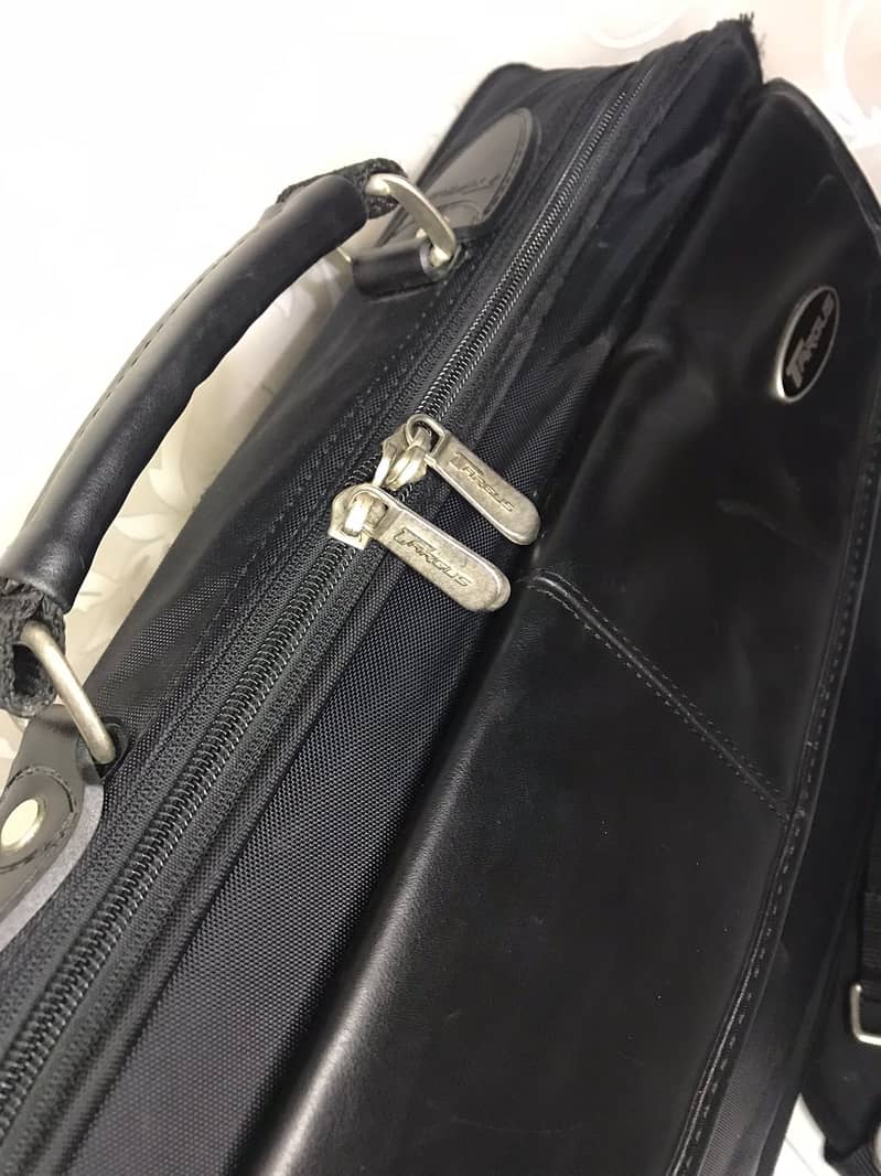 Laptop Bag - Targus Brand (Parachute + Leather) 2