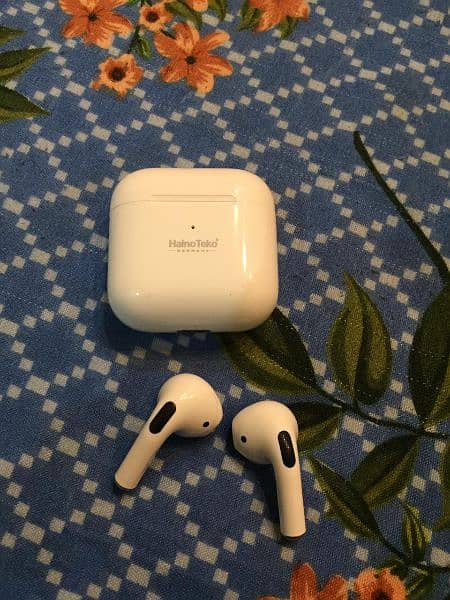 airpods  good condition 1