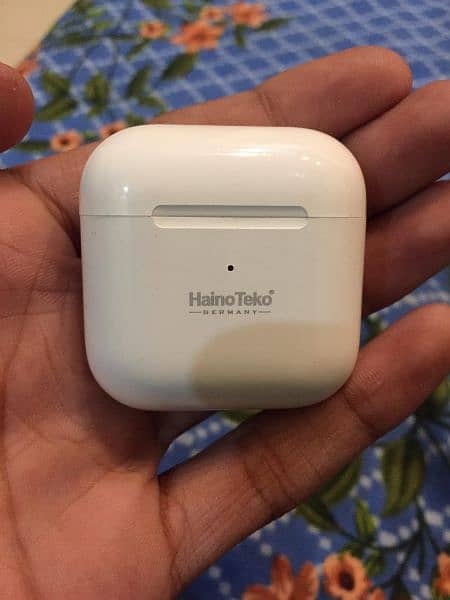 airpods  good condition 4