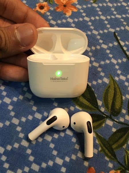 airpods  good condition 6